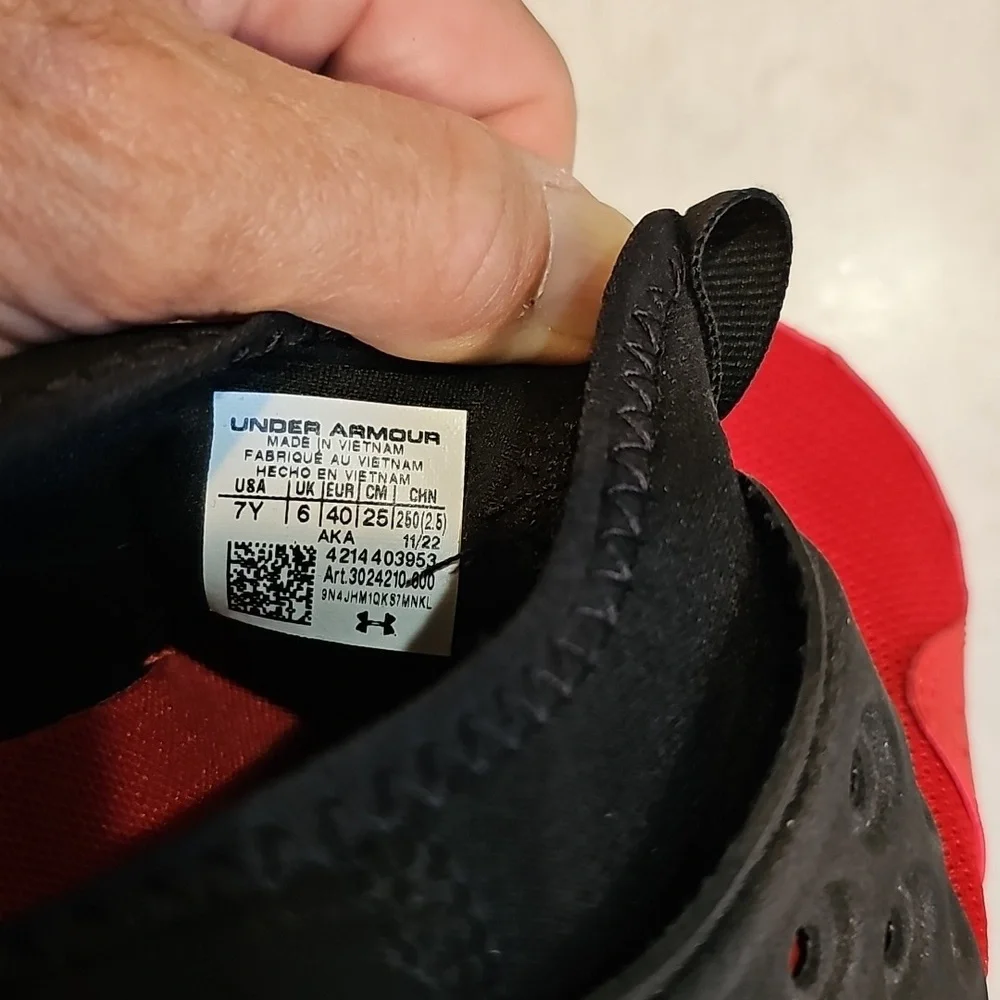 Under Armour Runplay Kids Red and Black Sneakers. Size 7Y. - Picture 4 of 4